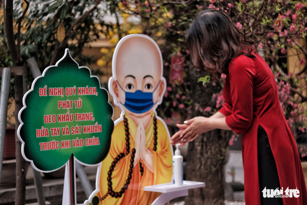 People in 3 regions go to pagoda ceremony on the morning of the 1st, Tan Suu year bridge without COVID - Photo 4.