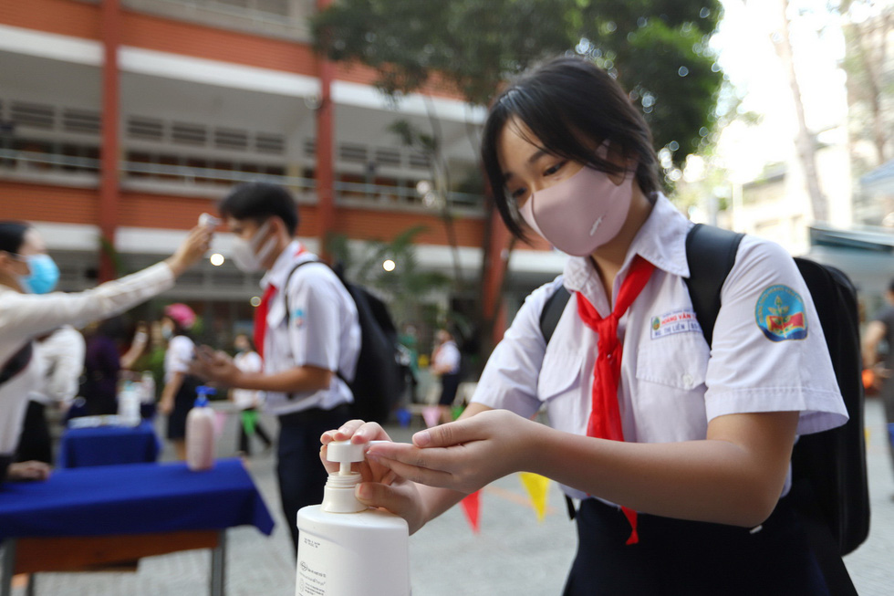 16 tỉnh thành cho học sinh nghỉ ở nhà sau tết, học trực tuyến - Ảnh 1.