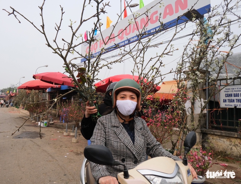 Dazedly at the white pear flowers down Hanoi city - Photo 7.