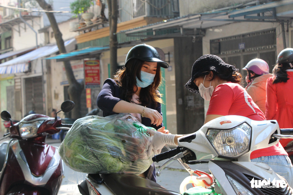 Người Hà Nội chung tay giải cứu nông sản Hải Dương - Ảnh 6.