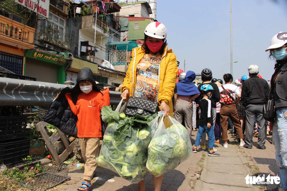 Người Hà Nội chung tay giải cứu nông sản Hải Dương - Ảnh 11.