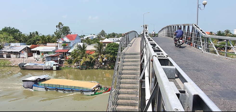 Cầu sắt lớn nhất miền Tây, 16 mùa xuân nối những bờ vui - Ảnh 6. Cầu sắt lớn nhất miền Tây, 16 mùa xuân nối những bờ vui - Ảnh 6.