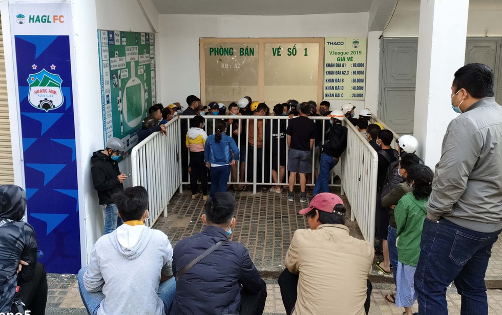 Sốt vé xem trận Hoàng Anh Gia Lai - T.Bình Định - Ảnh 1. Sốt vé xem trận Hoàng Anh Gia Lai - T.Bình Định - Ảnh 1.