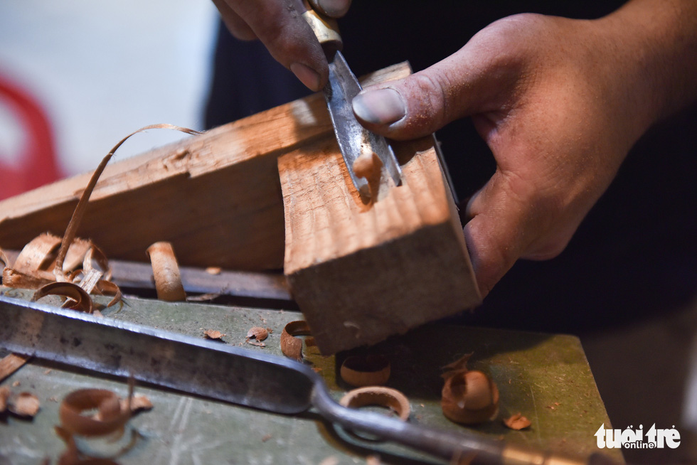 The Saigon couple 15 years making handmade lute - Photo 7.