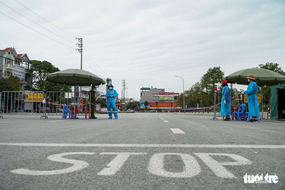 TP Chí Linh nôn nao trước thời điểm gỡ bỏ phong tỏa - Ảnh 2.