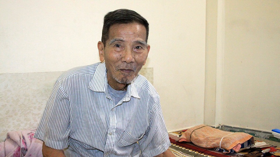 Năm nay NSND Trần Hạnh đã 90 tuổi, dù mắt mờ, chân chậm nhưng giọng ông luôn giòn khi kể chuyện về sân khấu - Ảnh: Đức Triết Năm nay NSND Trần Hạnh đã 90 tuổi, dù mắt mờ, chân chậm nhưng giọng ông luôn giòn khi kể chuyện về sân khấu - Ảnh: Đức Triết