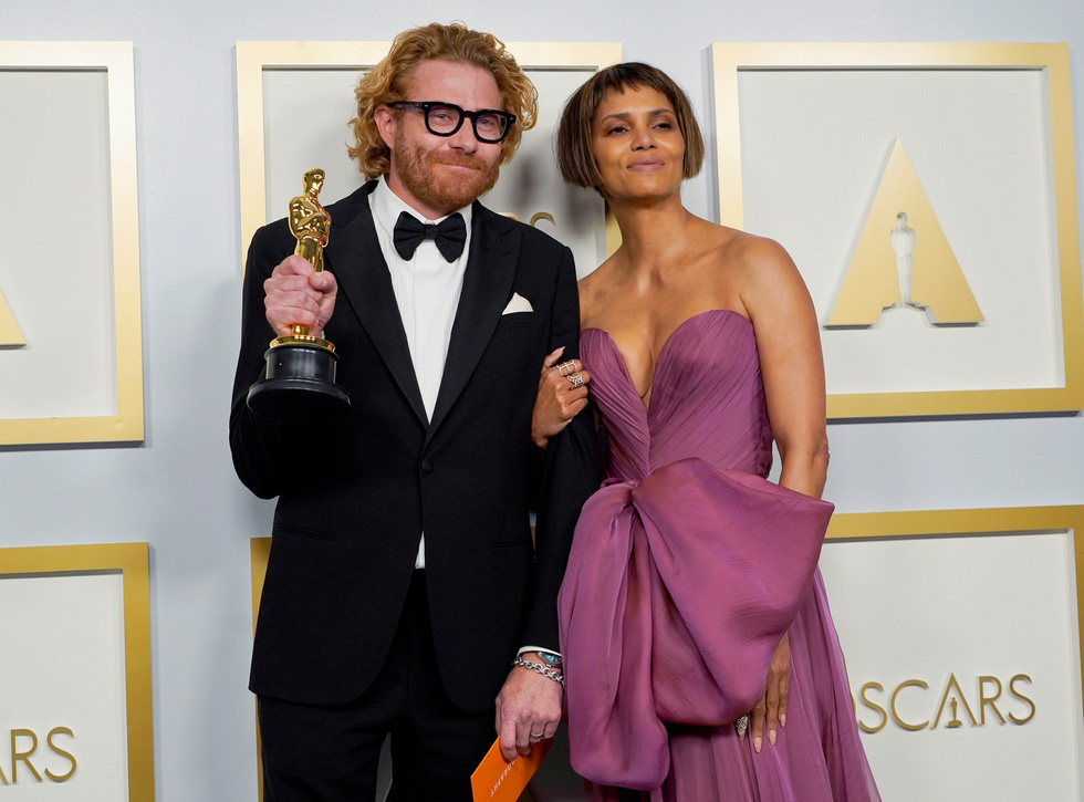 Oscar 2021: Nomadland giành 3 tượng vàng cho phim, đạo diễn và nữ chính xuất sắc - Ảnh 10.