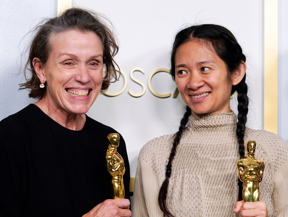 Oscar 2021: Nomadland giành 3 tượng vàng cho phim, đạo diễn và nữ chính xuất sắc - Ảnh 1.