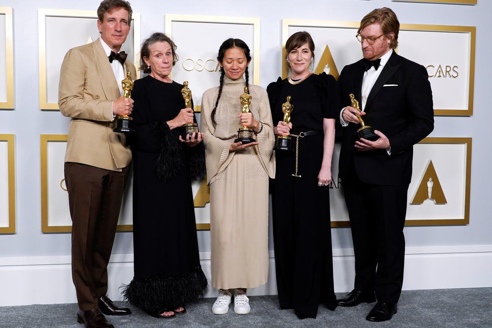 Oscar 2021: Nomadland giành 3 tượng vàng cho phim, đạo diễn và nữ chính xuất sắc - Ảnh 6.