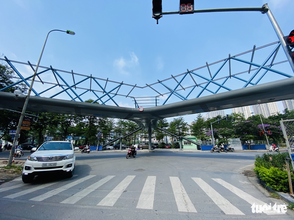 The beautiful Y-shaped pedestrian bridge in Hanoi is about to be inaugurated - Photo 3.