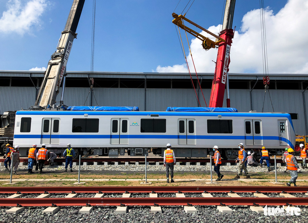 Thêm 3 toa tàu metro số 1 về depot Long Bình để chuẩn bị chạy thử nghiệm - Ảnh 5.
