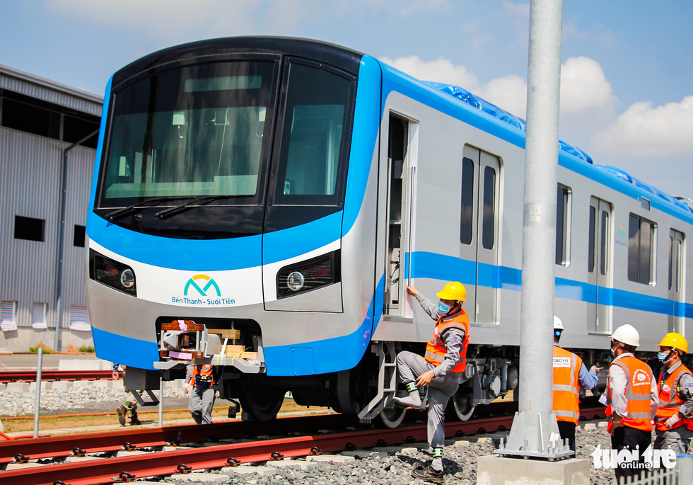Thêm 3 toa tàu metro số 1 về depot Long Bình để chuẩn bị chạy thử nghiệm - Ảnh 7.