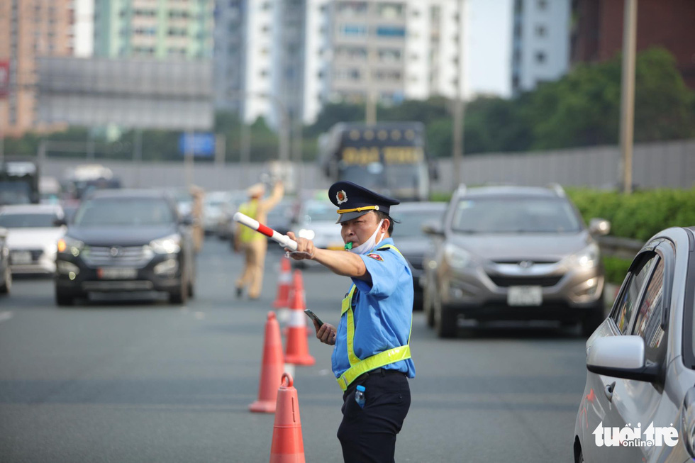 Chiều về Hà Nội nhiều xe nhưng chạy được - Ảnh 2.