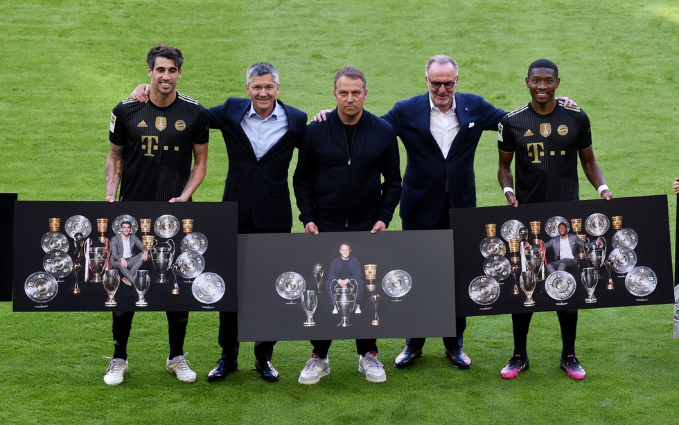 Ghi bàn phút 90, Lewandowski đi vào lịch sử trong ngày nâng đĩa bạc Bundesliga - Ảnh 2. Ghi bàn phút 90, Lewandowski đi vào lịch sử trong ngày nâng đĩa bạc Bundesliga - Ảnh 2.