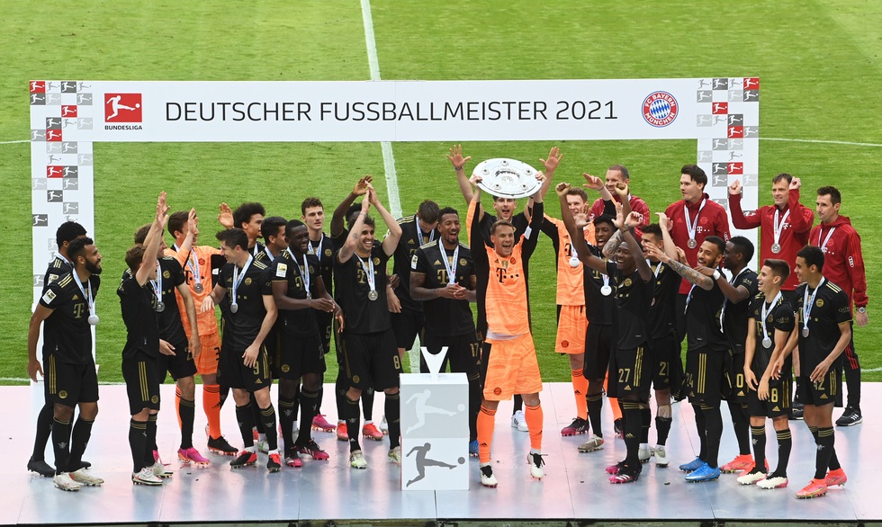 Ghi bàn phút 90, Lewandowski đi vào lịch sử trong ngày nâng đĩa bạc Bundesliga - Ảnh 7. Ghi bàn phút 90, Lewandowski đi vào lịch sử trong ngày nâng đĩa bạc Bundesliga - Ảnh 7.