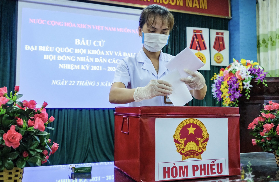 Bầu cử mùa COVID-19: những khoảnh khắc đặc biệt - Ảnh 7.