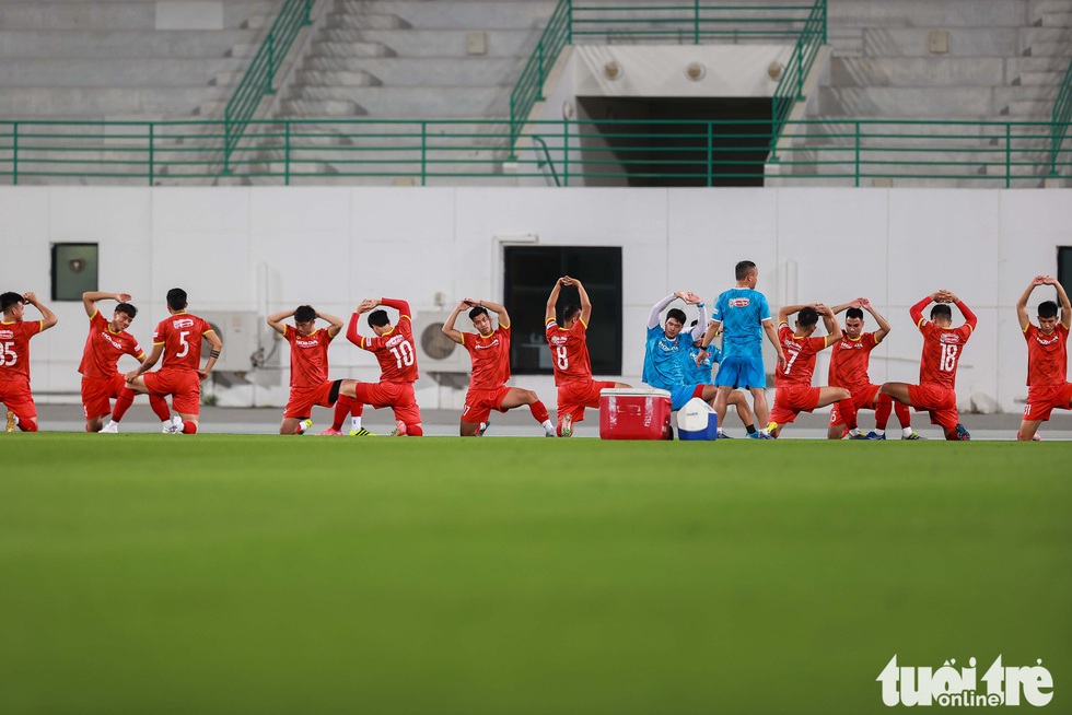 Duy Mạnh, Đình Trọng, Minh Vương tập riêng trong buổi tập đầu tiên của tuyển Việt Nam tại UAE - Ảnh 2. Duy Mạnh, Đình Trọng, Minh Vương tập riêng trong buổi tập đầu tiên của tuyển Việt Nam tại UAE - Ảnh 2.