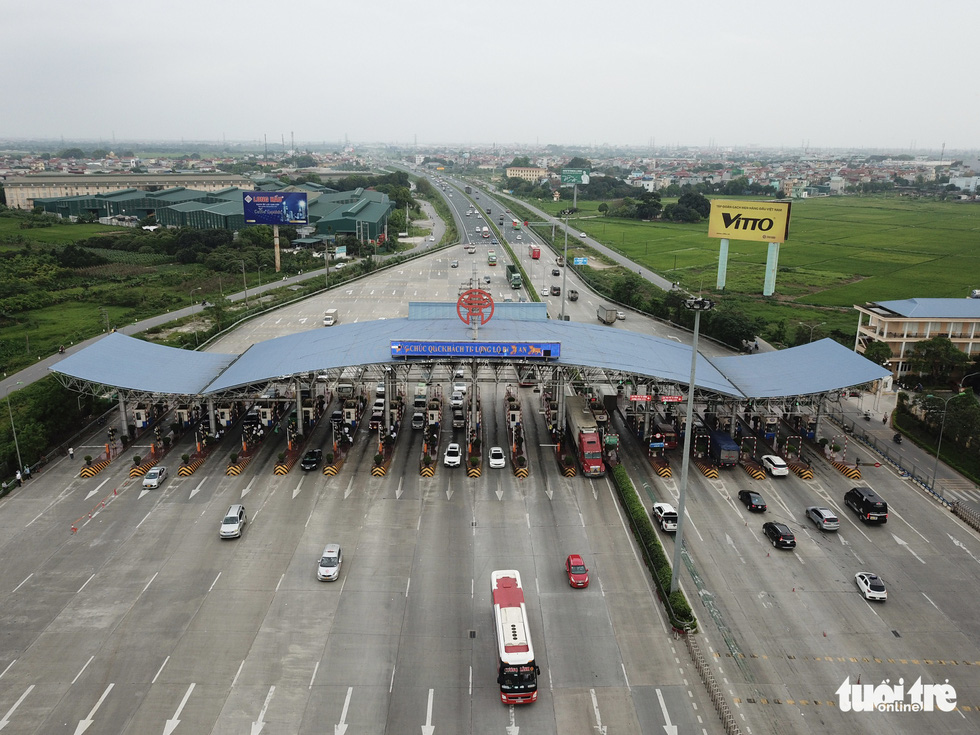 Ngày nghỉ lễ cuối cùng, cửa ngõ Hà Nội vắng hơn cả ngày thường - Ảnh 4.