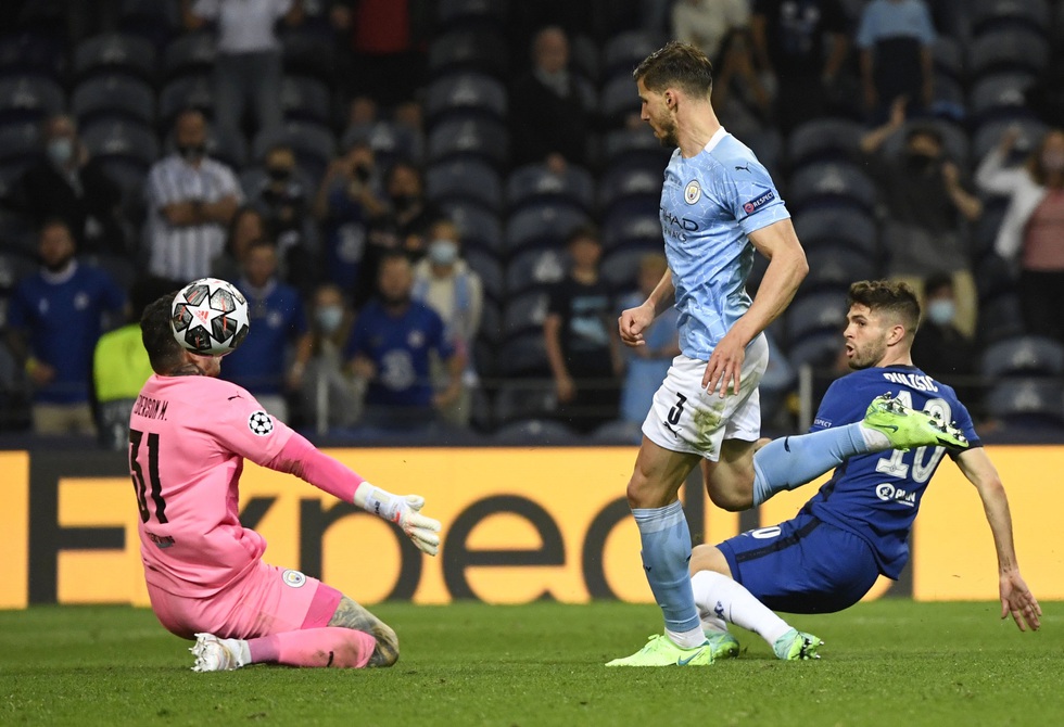 De Bruyne khóc nức nở khi phải rời sân vì chấn thương trong trận chung kết - Ảnh 5. De Bruyne khóc nức nở khi phải rời sân vì chấn thương trong trận chung kết - Ảnh 5.