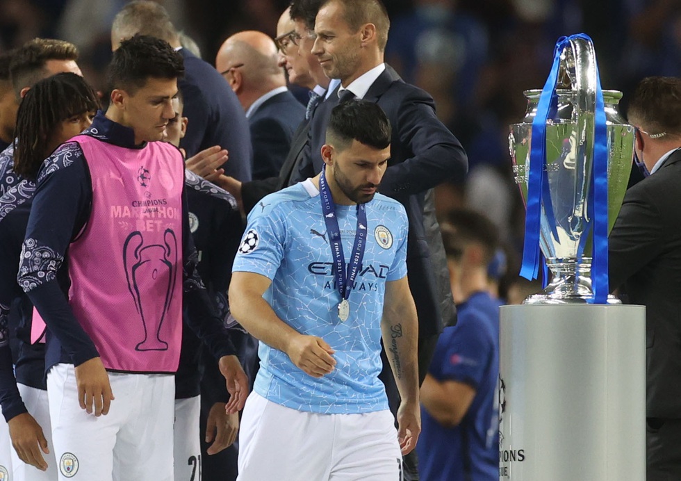 De Bruyne khóc nức nở khi phải rời sân vì chấn thương trong trận chung kết - Ảnh 10. De Bruyne khóc nức nở khi phải rời sân vì chấn thương trong trận chung kết - Ảnh 10.