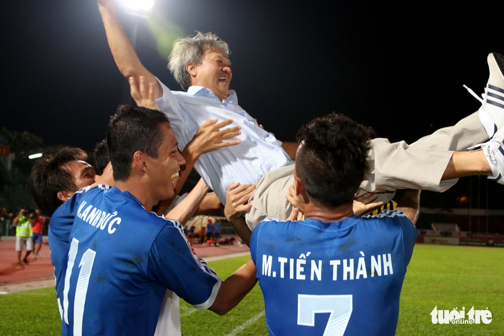 Những hình ảnh cố HLV Lê Thụy Hải với 3 chức vô địch V-League cùng B.Bình Dương - Ảnh 9. Những hình ảnh cố HLV Lê Thụy Hải với 3 chức vô địch V-League cùng B.Bình Dương - Ảnh 9.