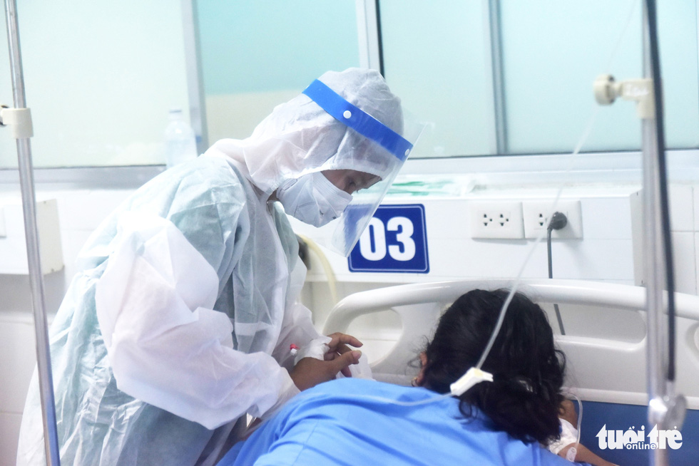 Vào nơi ‘chia lửa’ điều trị bệnh nhân COVID-19 ở Củ Chi - Ảnh 9.