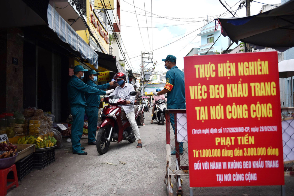 TP.HCM ngưng các chợ tự phát, dừng vận chuyển hành khách công cộng - Ảnh 1.