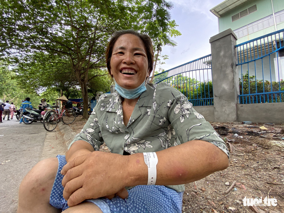 Công nhân môi trường bị nợ lương: ‘Được cộng đồng quan tâm, chị em hạnh phúc lắm’ - Ảnh 7.