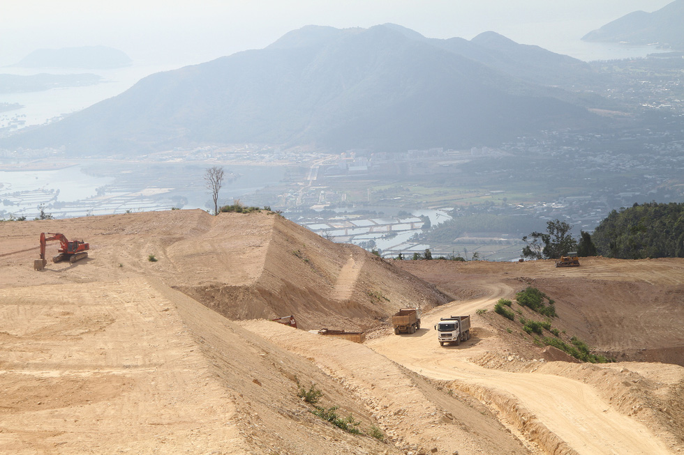 Cận cảnh núi Chín Khúc ở Nha Trang bị băm đứt từng khúc để làm đô thị, biệt thự - Ảnh 7.