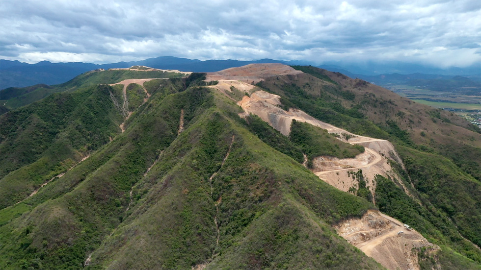 Cận cảnh núi Chín Khúc ở Nha Trang bị băm đứt từng khúc để làm đô thị, biệt thự - Ảnh 9.