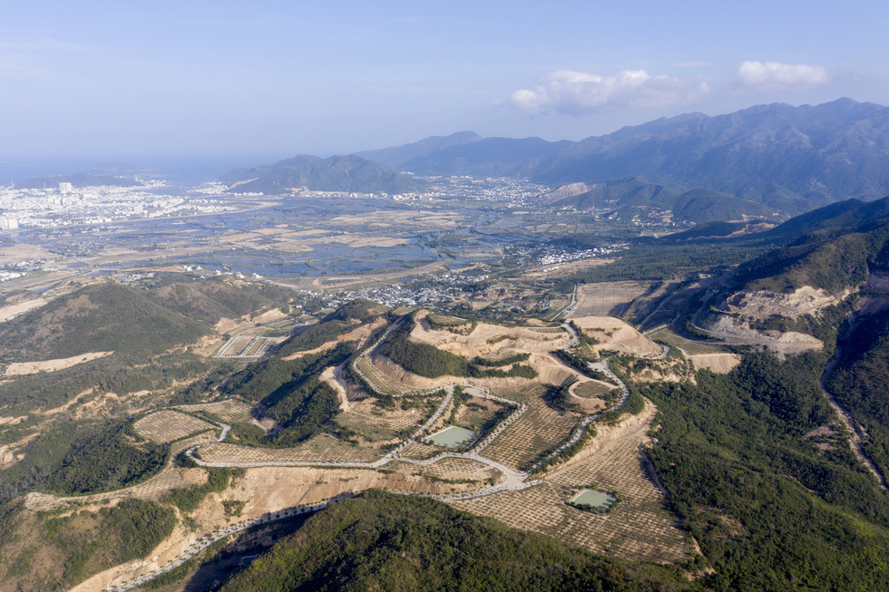 Cận cảnh núi Chín Khúc ở Nha Trang bị băm đứt từng khúc để làm đô thị, biệt thự - Ảnh 6.