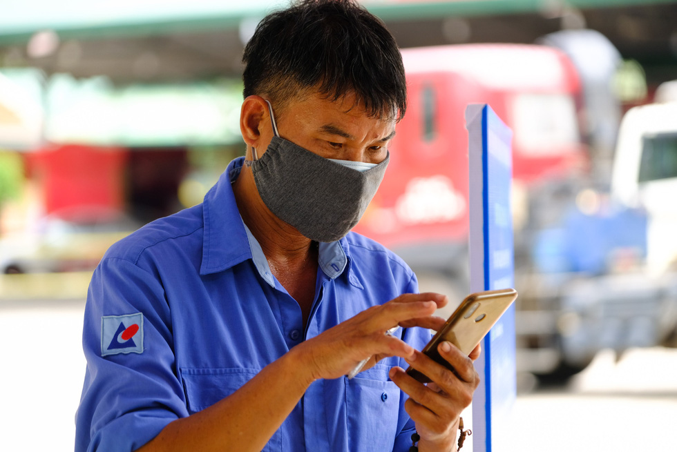 Căng mình, chạy hết tốc lực giải tỏa hàng ngàn xe ùn ứ ở cửa ngõ Lâm Đồng - Ảnh 9.