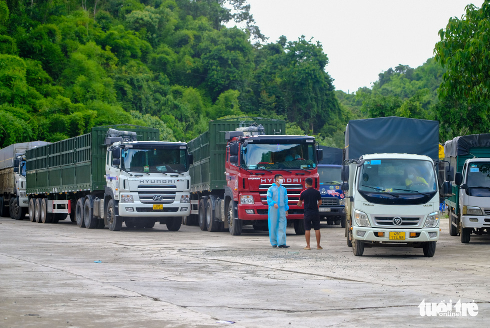 Căng mình, chạy hết tốc lực giải tỏa hàng ngàn xe ùn ứ ở cửa ngõ Lâm Đồng - Ảnh 12.