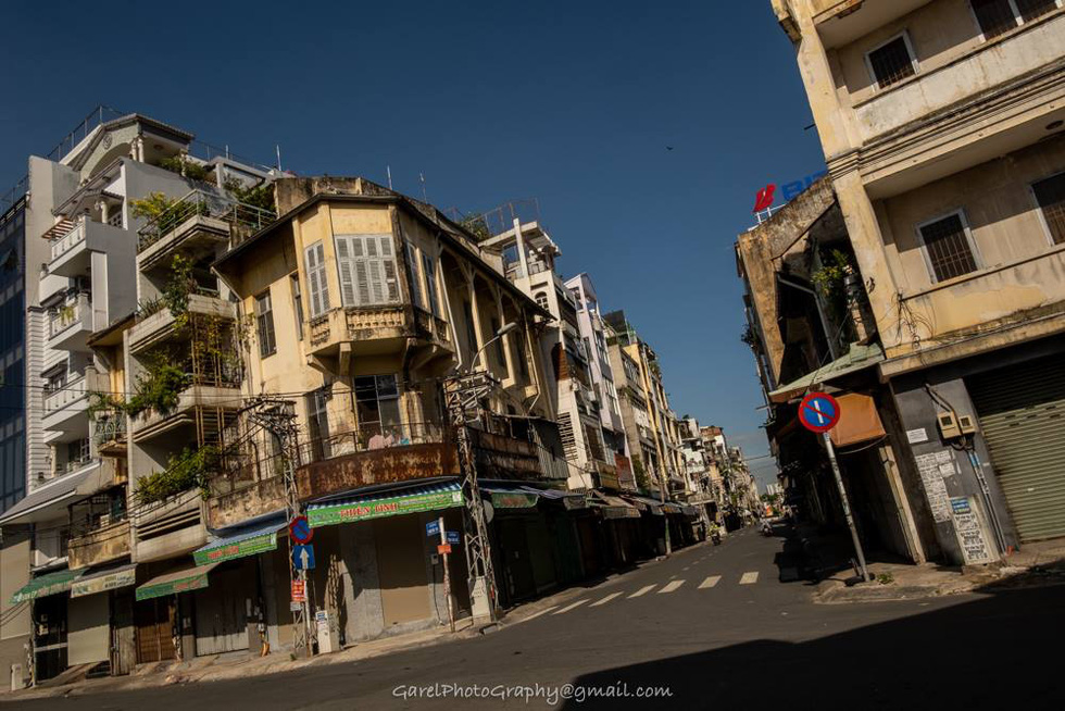 Saigon is "strangely beautiful" in the days of separation in the photo series of photographer Alexandre Garel - Photo 9.