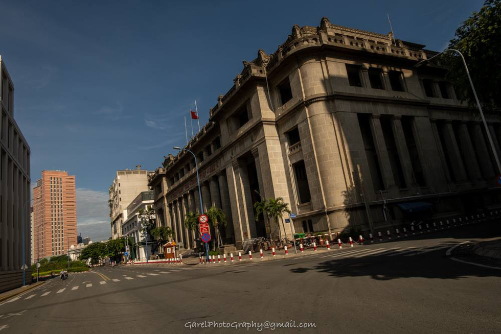 Saigon is "strangely beautiful" in the days of separation in the photo series of photographer Alexandre Garel - Photo 3.