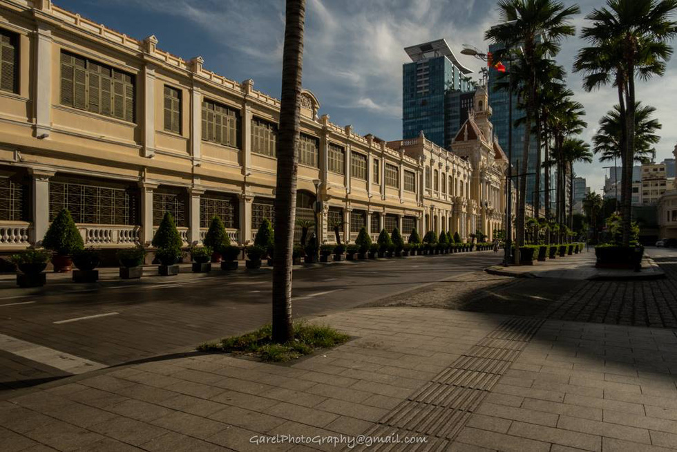 Sài Gòn ‘đẹp lạ’ những ngày giãn cách trong bộ ảnh của nhiếp ảnh gia Alexandre Garel - Ảnh 7.