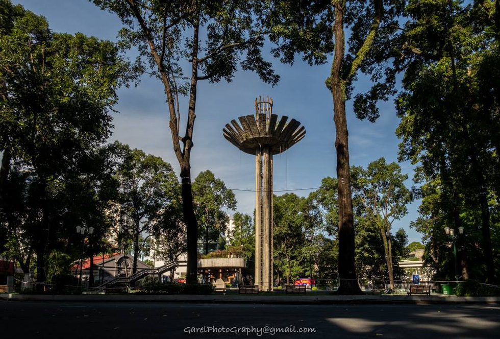 Saigon is "strangely beautiful" in the days of separation in the photo series of photographer Alexandre Garel - Photo 6.