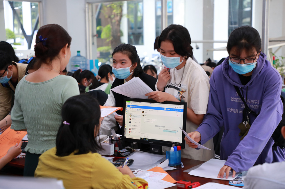 Tăng học bổng, giảm học phí... tiếp sức sinh viên - Ảnh 1.