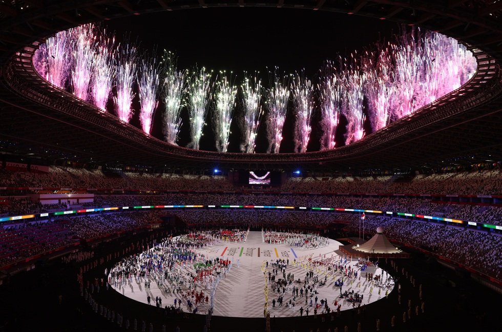 Đài lửa đã được thắp sáng, Olympic 2020 chính thức khai mạc - Ảnh 10. Đài lửa đã được thắp sáng, Olympic 2020 chính thức khai mạc - Ảnh 10.