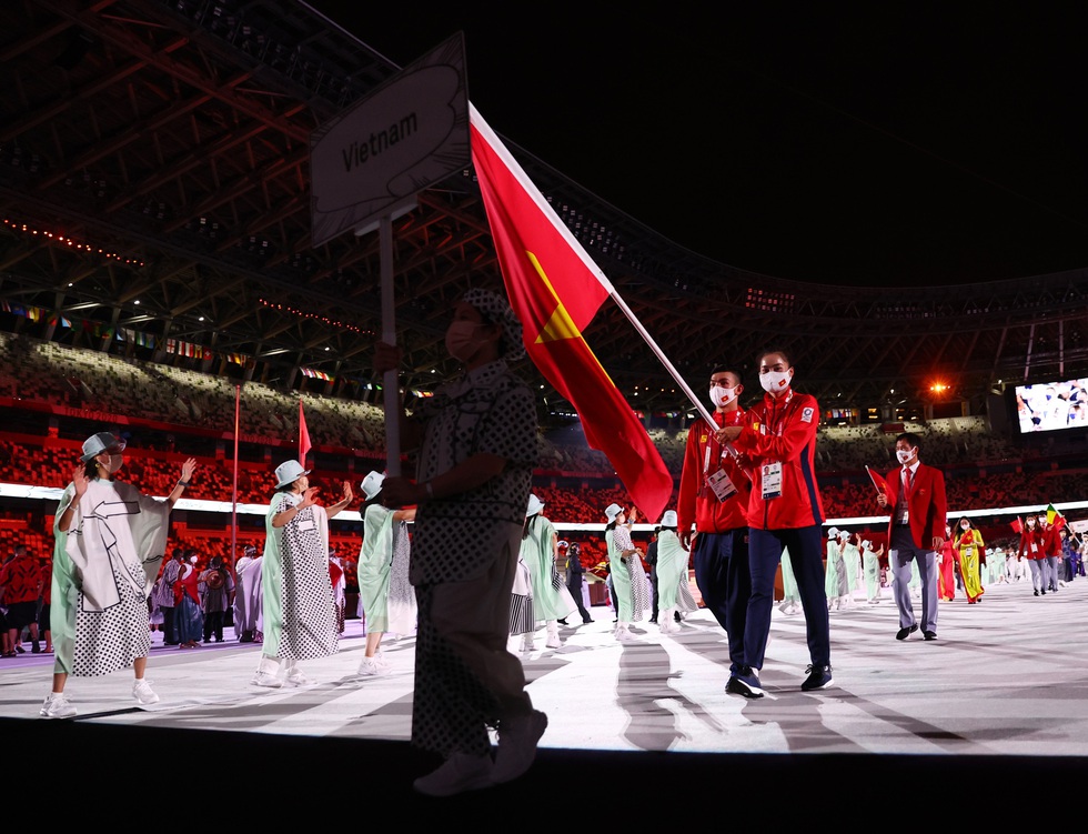 Đài lửa đã được thắp sáng, Olympic 2020 chính thức khai mạc - Ảnh 3. Đài lửa đã được thắp sáng, Olympic 2020 chính thức khai mạc - Ảnh 3.