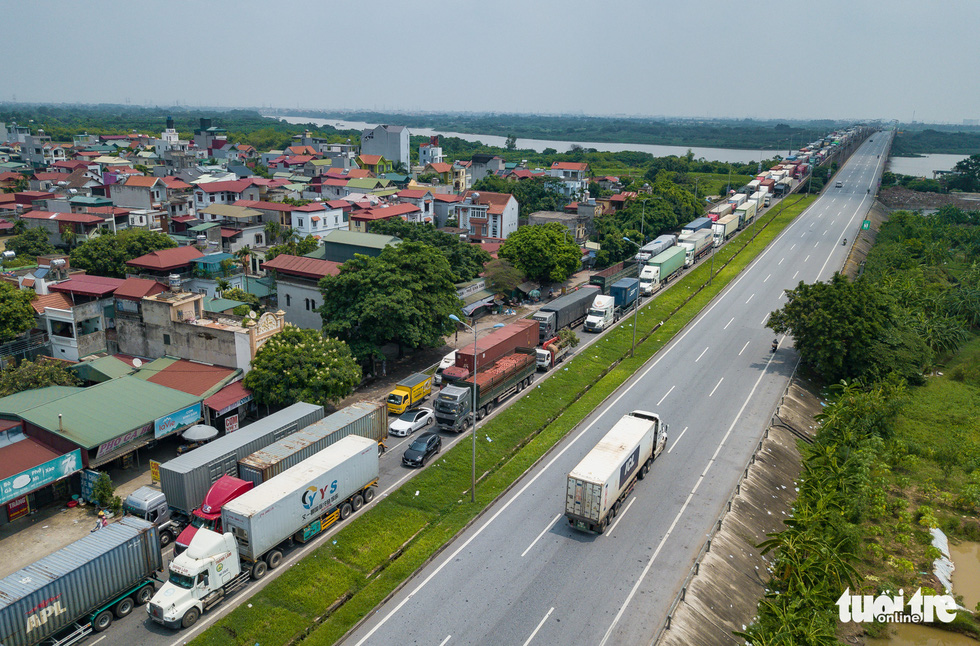 Xe chở hồ tiêu chờ 17 giờ ở cửa ngõ Hà Nội phải quay đầu vì không phải luồng xanh - Ảnh 2.