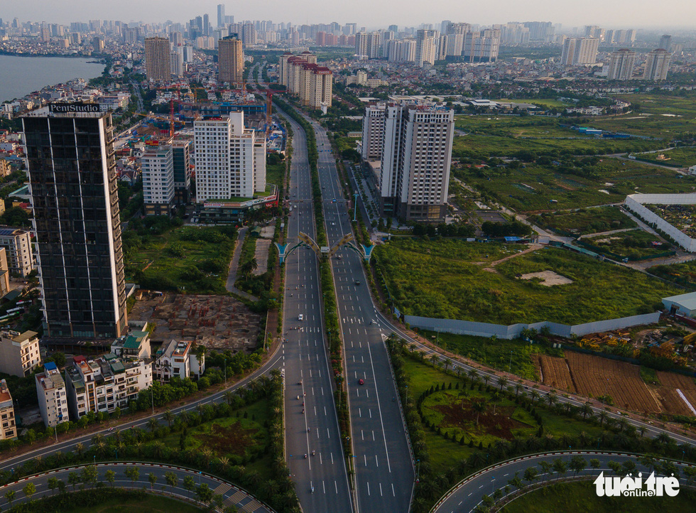 Nhìn từ trên cao, Hà Nội vắng vẻ vì giãn cách xã hội - Ảnh 6.