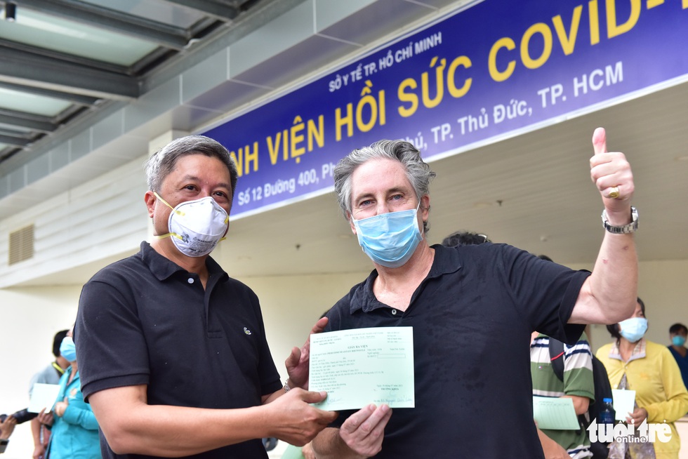 17 bệnh nhân COVID-19 nặng xuất viện - Ảnh 7. 17 bệnh nhân COVID-19 nặng xuất viện - Ảnh 7.