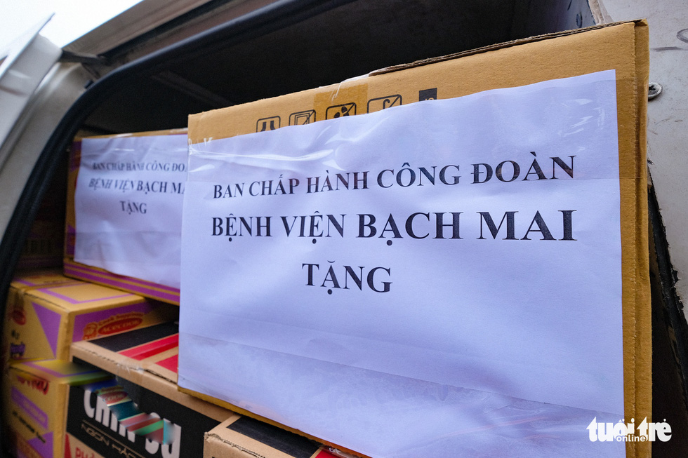 Tàu chở hàng trăm thiết bị y tế của trung tâm hồi sức lớn nhất miền Bắc vào TP.HCM chống dịch - Ảnh 8.