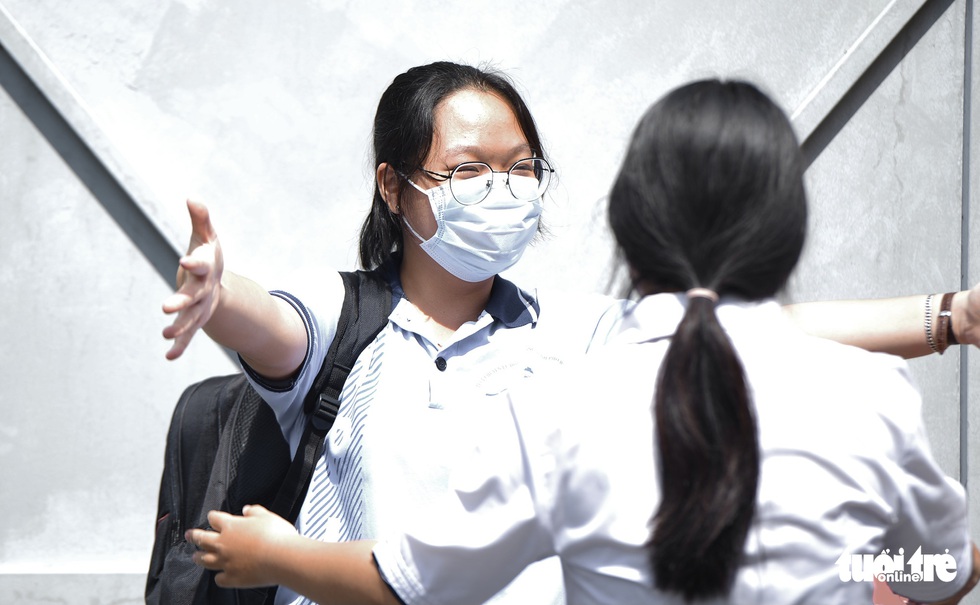 Thí sinh vui vẻ, tự tin trong buổi thi đầu tiên - Ảnh 8. Thí sinh vui vẻ, tự tin trong buổi thi đầu tiên - Ảnh 8.