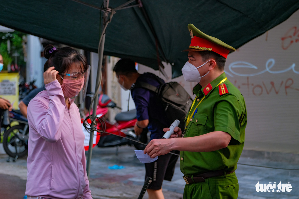 Hà Nội: Đi chợ giãn cách alo là có hàng tại chợ nhà giàu Hàng Bè - Ảnh 7.