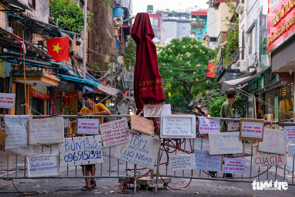 Hà Nội: Đi chợ giãn cách alo là có hàng tại chợ nhà giàu Hàng Bè - Ảnh 2.