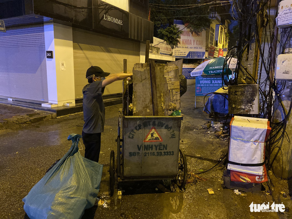 ‘Anh Cường cùng hai em’ nhặt ve chai, cưu mang nhau qua ngày giãn cách - Ảnh 10.