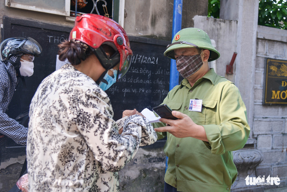 Những chốt bảo vệ vùng xanh không dịch đầu tiên tại Hà Nội - Ảnh 5.