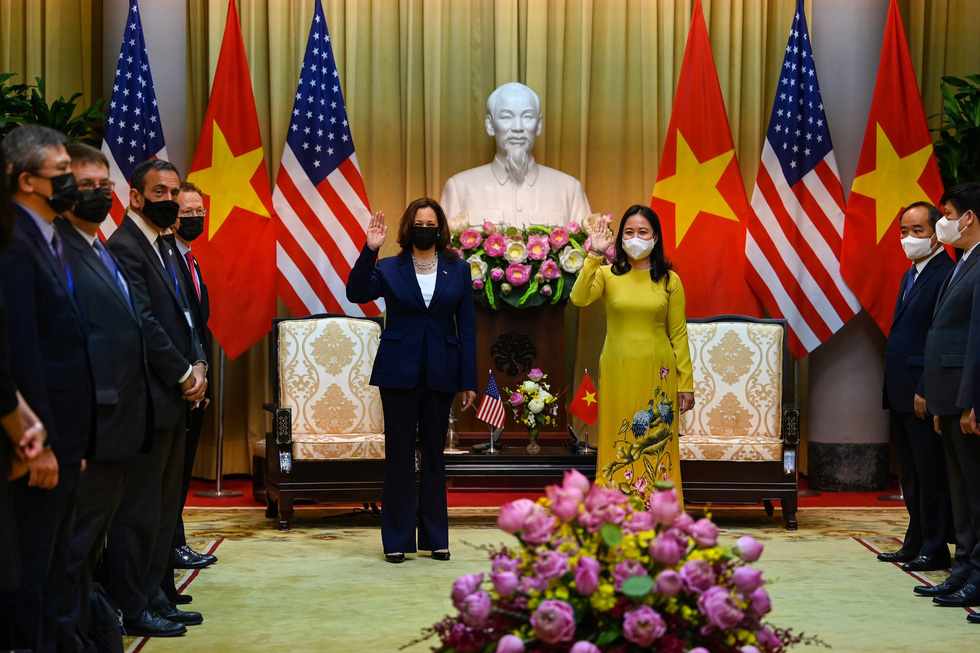 Những hình ảnh đáng nhớ của Phó tổng thống Mỹ Kamala Harris ở Việt Nam - Ảnh 2. Những hình ảnh đáng nhớ của Phó tổng thống Mỹ Kamala Harris ở Việt Nam - Ảnh 2.